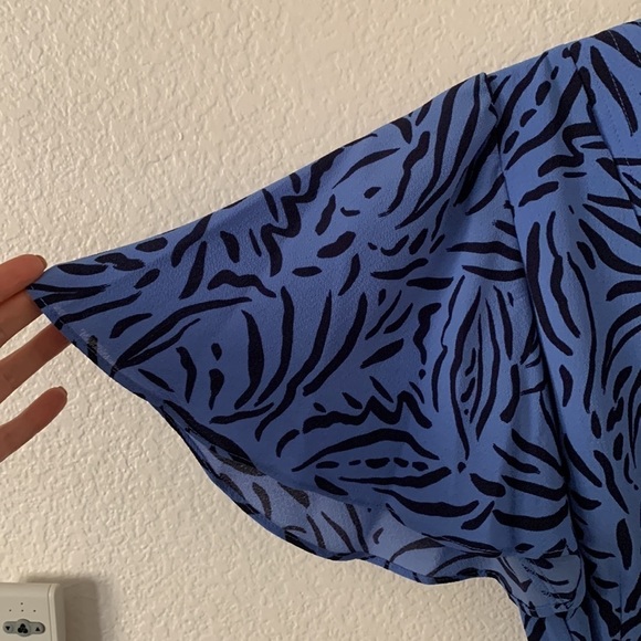 Eliza J Print Faux Wrap Tiered Flutter Sleeve V Neck Dress - Picture 9 of 14